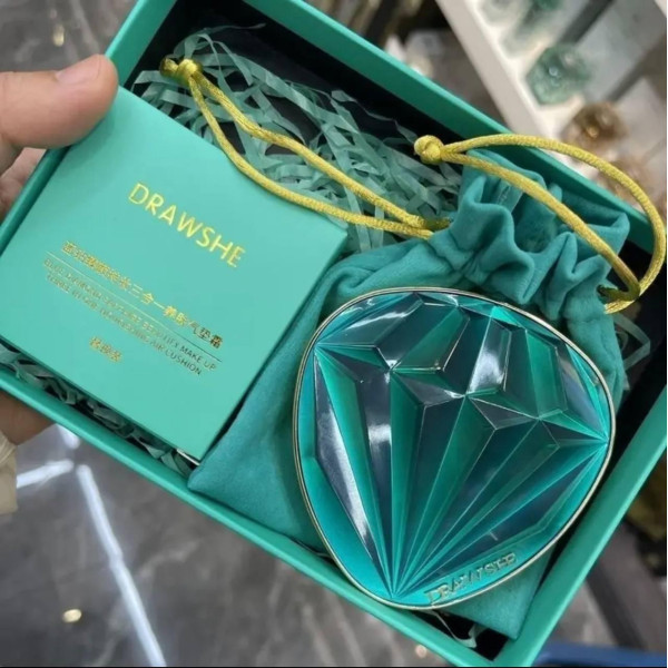 Трехцветный тональный кушон Drawshe Emerald Crystal Glow, сменный блок, увлажнение, 24 г